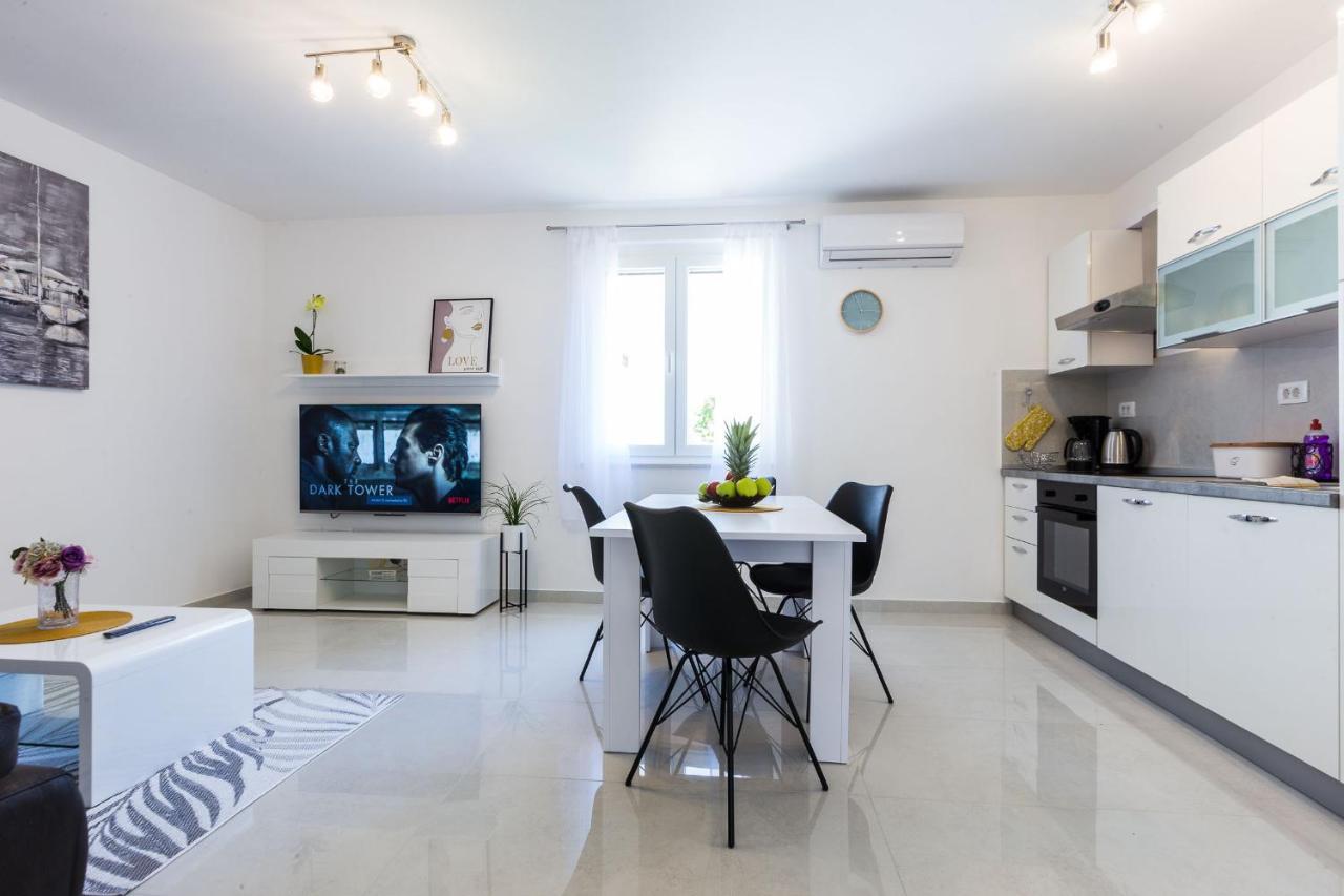 Petra Modern Apartment With Free Parking And Bbq Задар Екстер'єр фото