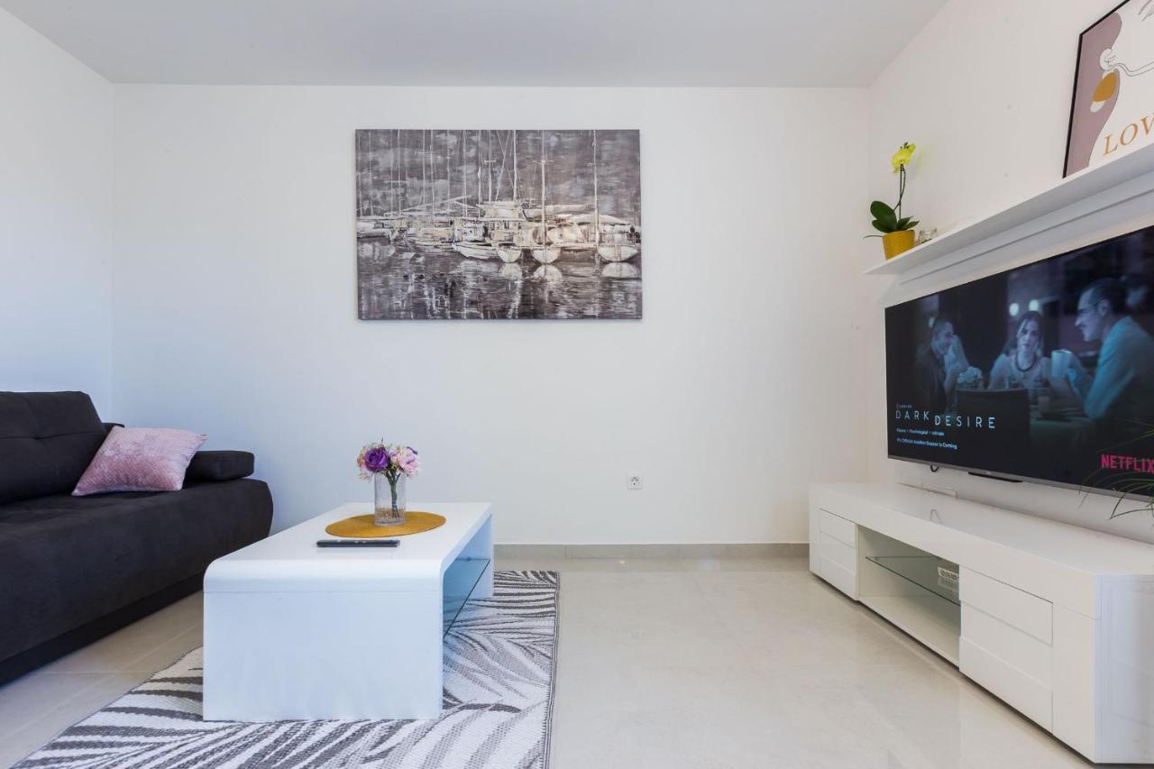 Petra Modern Apartment With Free Parking And Bbq Задар Екстер'єр фото