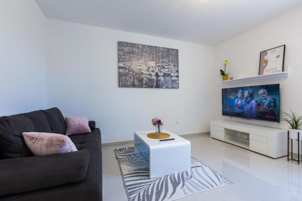 Petra Modern Apartment With Free Parking And Bbq Задар Екстер'єр фото